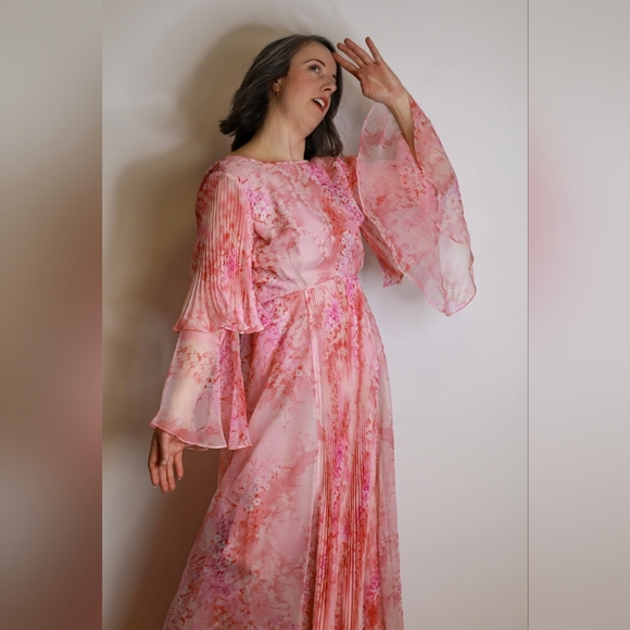 70s Pleated Floaty Long Sleeve Maxi Dress - Picture 7 of 7